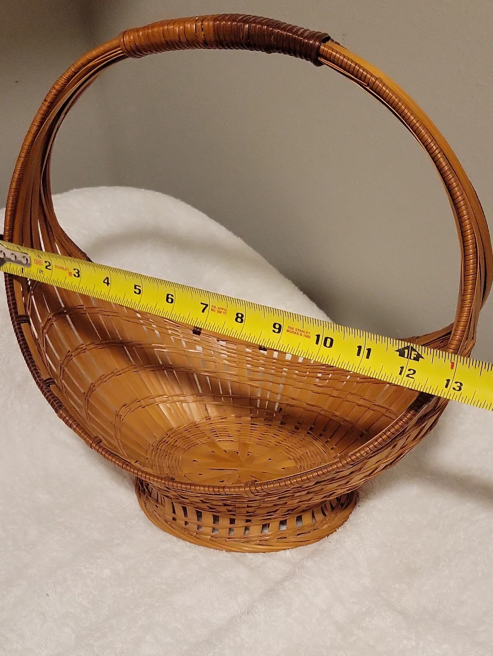 Vintage Woven Decorative Wicker Rattan Boat Shaped Basket & Handle Honey Brown.
